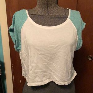 Ambiance Apparel teal and white cropped tee